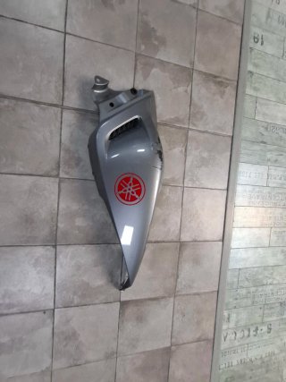 Tapa Trasera Izquierda Yamaha TMAX 530 2015 Plata