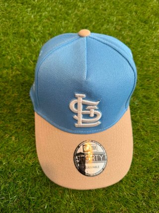 Gorra New Era Ajustable Azul y Beige