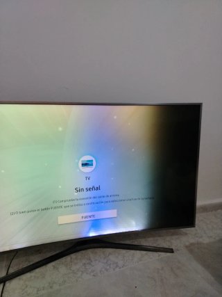 Televisión Samsung Negra Tiene fallos de luces led