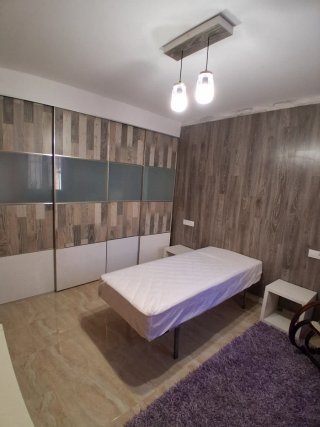 Alquilo habitacion a mujer estudiante en Godella
