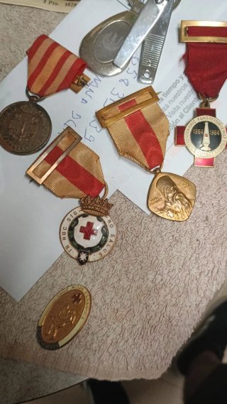 Lote Medallas Cruz Roja Escucho ofertas...