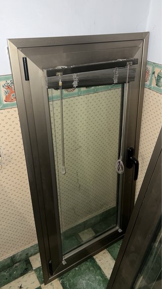 Ventanas de aluminio con manillas