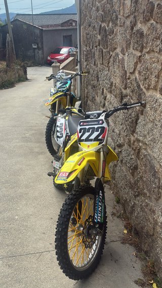 Suzuki RM-Z450 Motocross Amarillo