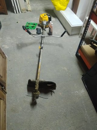 Desbrozadora Powerplus amarilla