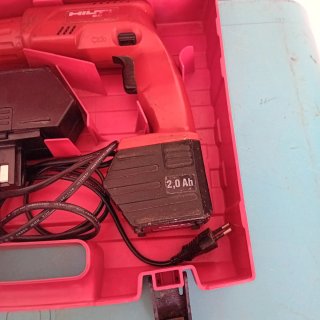 Atornillador Hilti SBC12H con cargador