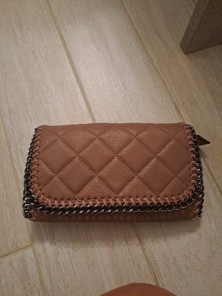 Pochette rosa trapuntata con catena