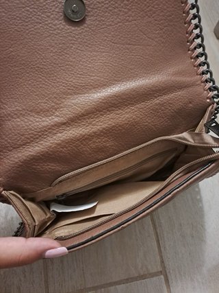 Pochette rosa trapuntata con catena