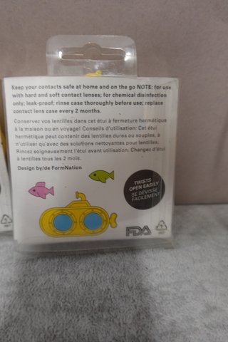 Estuche Lentillas Submarino Amarillo Kikkerland