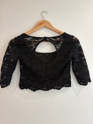 Top Bershka encaje negro talla S