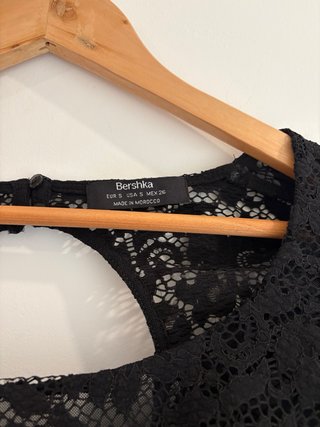 Top Bershka encaje negro talla S