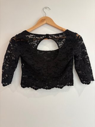 Top Bershka encaje negro talla S
