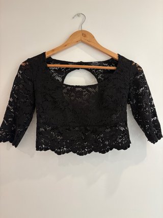 Top Bershka encaje negro talla S