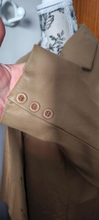 Abrigo largo de piel beige
