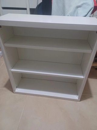 Estantería blanca de madera