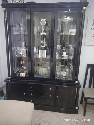 Muebles de salón en negro con Detalles Dorados