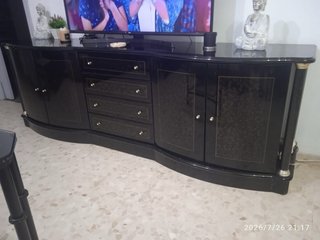 Muebles de salón en negro con Detalles Dorados