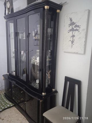 Muebles de salón en negro con Detalles Dorados