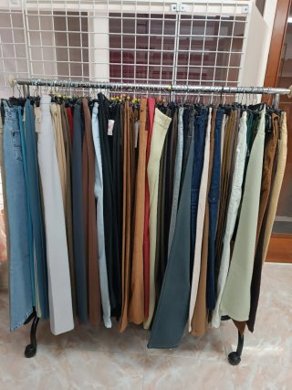 Lote 110 Pantalones Señora y Hombre. T.38.52