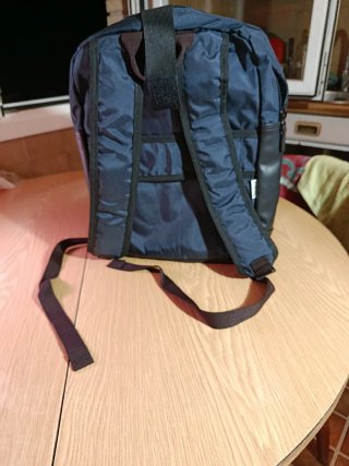 Mochila Pepe Jeans azul con borde rosa