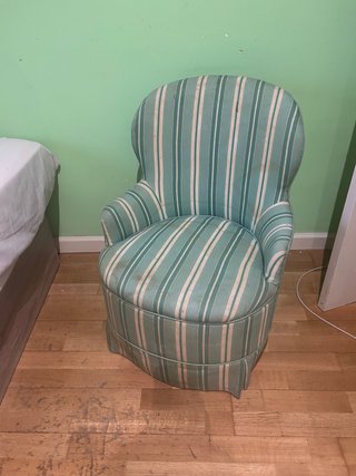 Sillón de tela a rayas