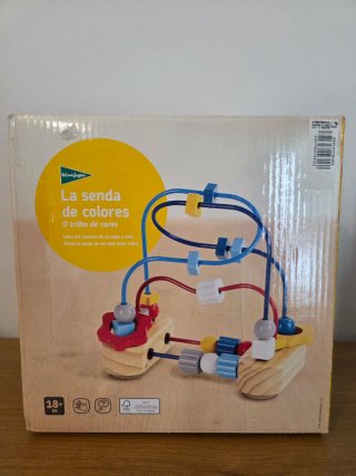Juguete infantil de madera con cuentas