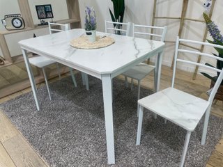 Mesa y 4 Sillas Comedor