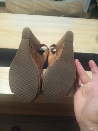 Sandalias cuña piel marrón
