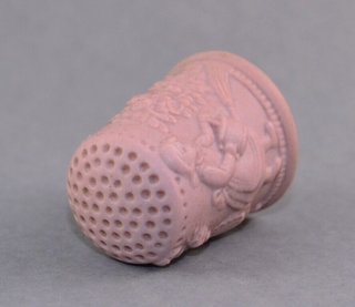 DEDAL LLADRO NIÑA REGANDO