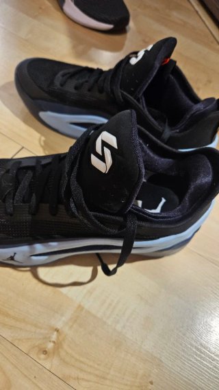 Zapatillas Baloncesto Jordan Talla 45. Un sólo uso