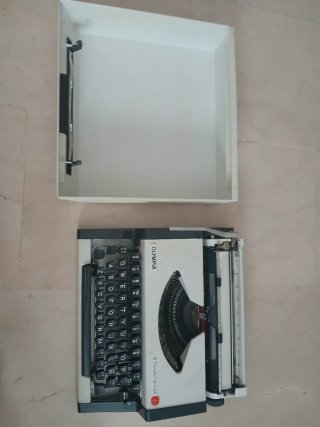 Máquina de escribir Olympia Traveller de Luxe