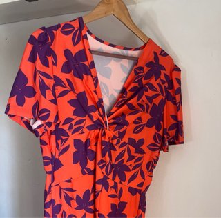 Vestido estampado naranja y morado