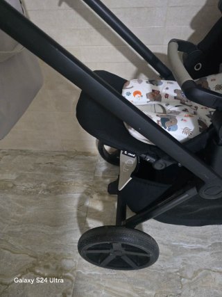 Carrito bebé Jane beig tirando a gris en perfectas