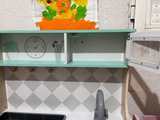 Cocinita de juguete con horno y microondas