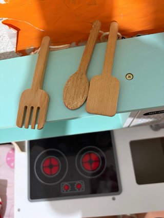 Cocinita de juguete con horno y microondas