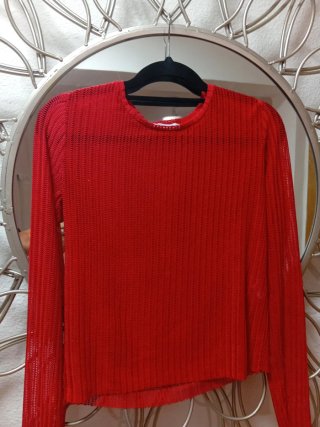 Camiseta rejilla Zara roja