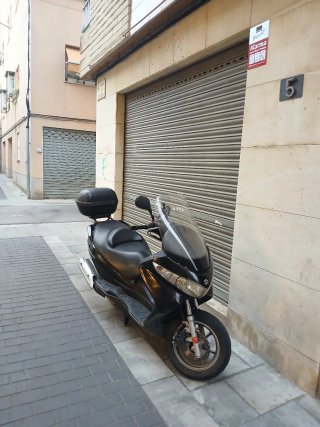 Suzuki Burgman executive black