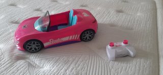 Coche teledirigido Barbie rosa