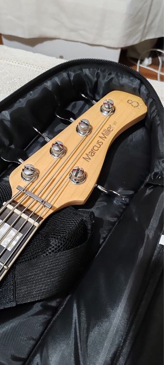Marcus Miller V7 Alder-5 Black  peso:4,5 kg