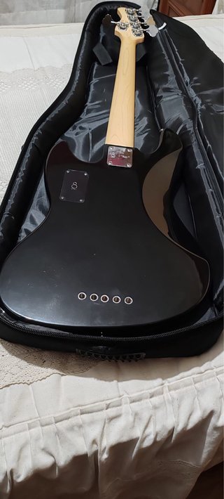 Marcus Miller V7 Alder-5 Black  peso:4,5 kg