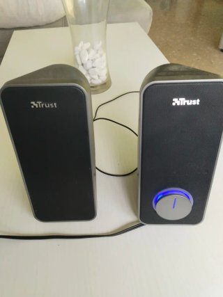 Altavoces Trust Negro y Plata