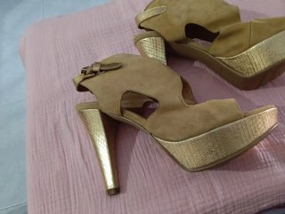Sandalias doradas tacón plataforma