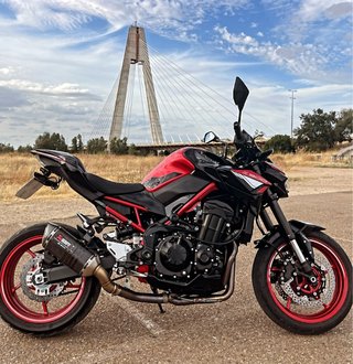 Kawasaki Z900 Naked Negra/Roja (125c)