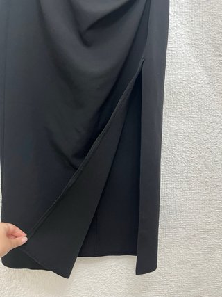 Falda larga negra Stradivarius con abertura