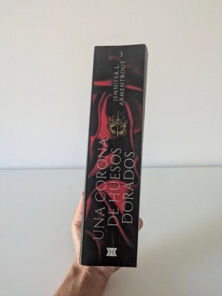 Libro "Una corona de huesos dorados"