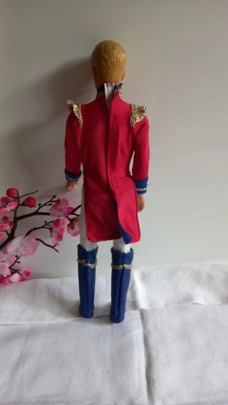 Ken con abito da Barbie & lo schiaccianoci