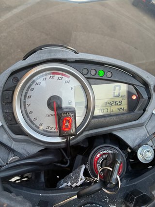 Kawasaki Z750 Naked Blanca y Negra
