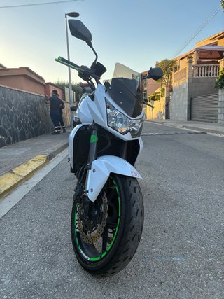 Kawasaki Z750 Naked Blanca y Negra