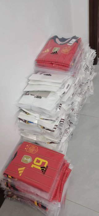 Camisetas Rojas y Blancas