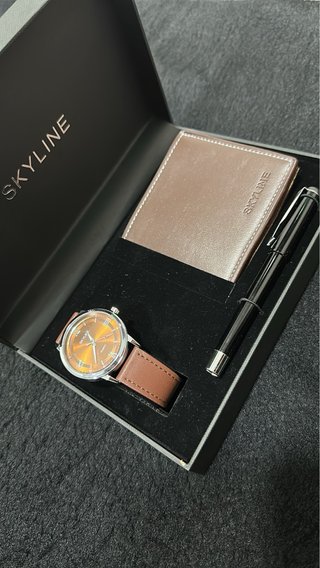 Set de Regalo SKYLINE: Reloj, Cartera y Bolígrafo