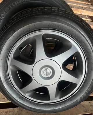 4 Ruedas + Llantas Nissan
